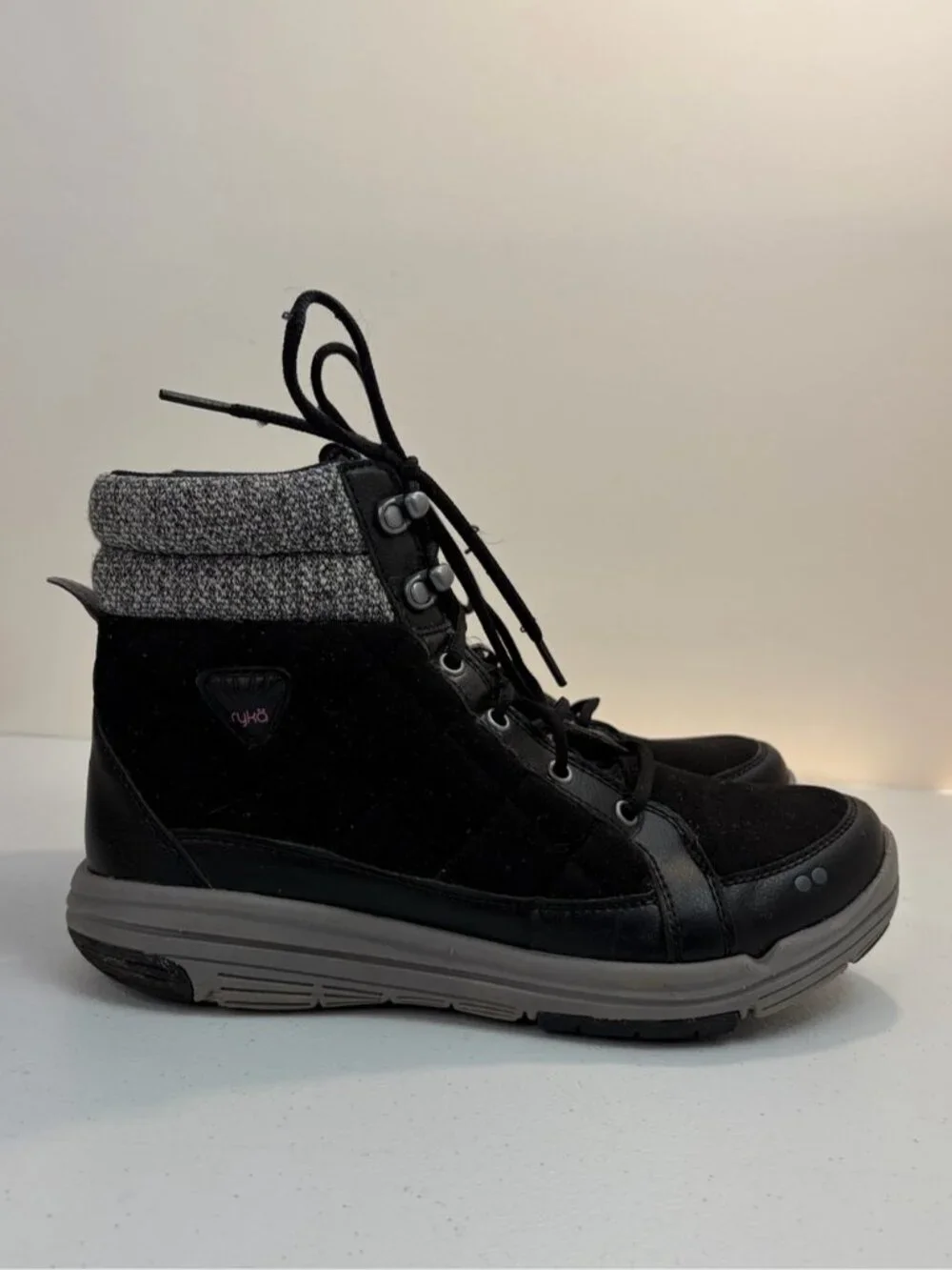 Ryka Aurora Winter Boots Womens Size 8 Black Gray Lace Up Comfort Hiking Shoes